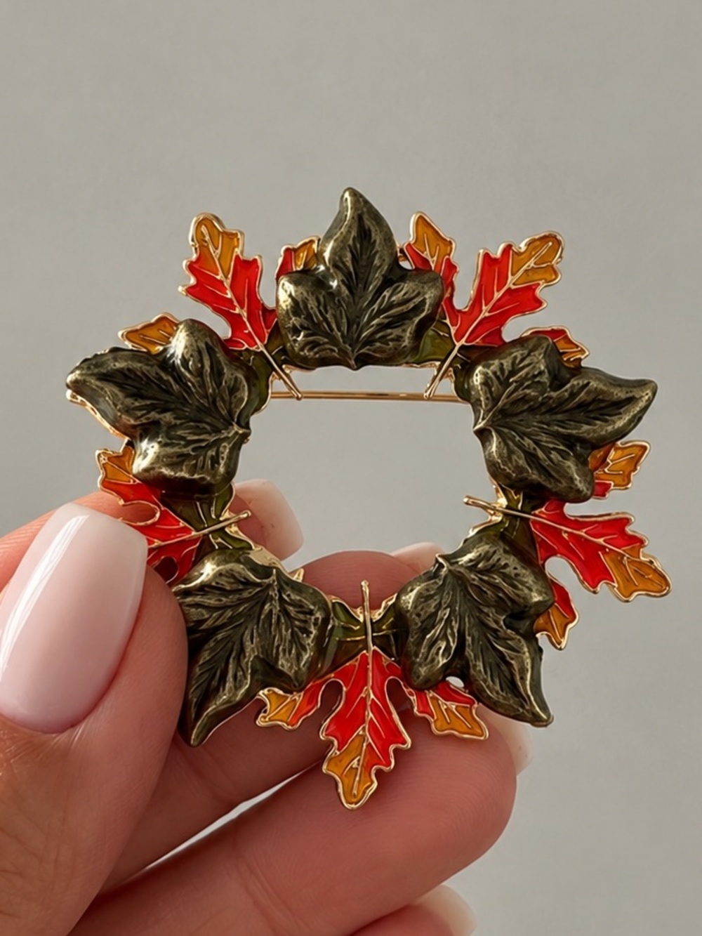Fall Wreath leaf Brooch - Picture 1 of 6